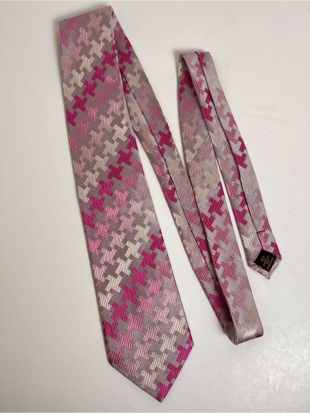 BCBG Attitude Vibrant Geometric Pink Necktie 60” x 3.75” Silk Handsewn